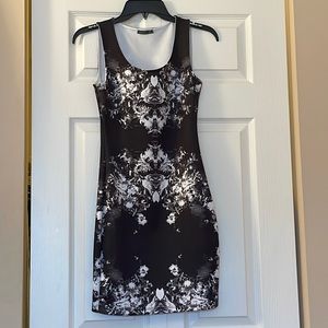 Black and whit floral body con dress